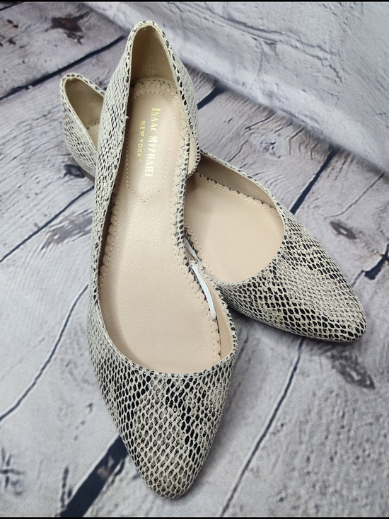Isaac Mizrahi Shoes - Isaac Mizrahi Snake-Print Pointed Toe Flats in Beige and Black